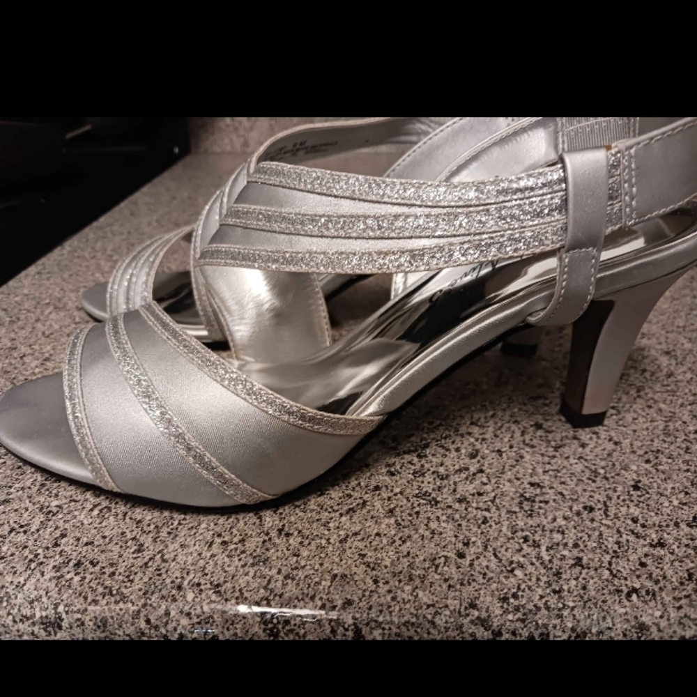 Silver dress sandals, size 9